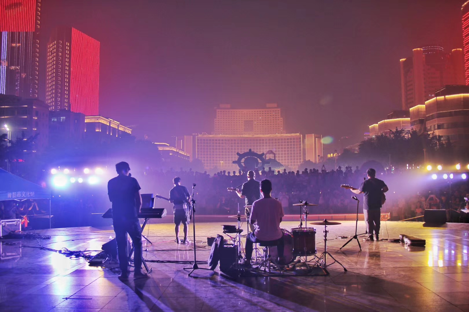 2019青岛音乐燃情一夏！五四广场夜色美，听听青春的歌