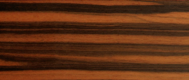 Lowden 黑檀背侧 S 桶型:望加锡黑檀 Macassar Ebony 背板木料特写